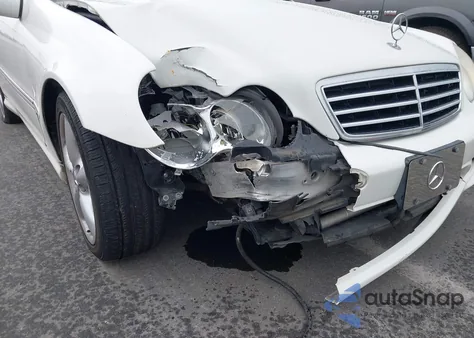 2006 Mercedes-Benz C 230 Sport z USA, uszkodzony, nr VIN WDBRF52H16F740554